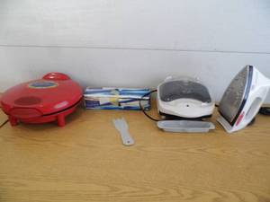 lot 24 image: Small Appliances