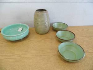 lot 29 image: Pottery - Frankoma - McCoy