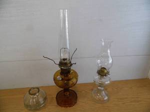 lot 40 image: Kerosene Lamps - Parts