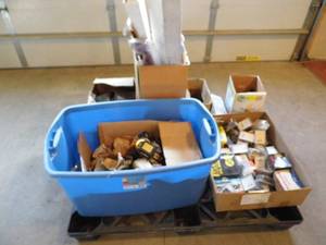 lot 98 image: Pallet of New Automotive Parts