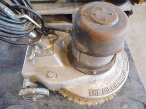 lot 101 image: Vintrage Floor Buffer