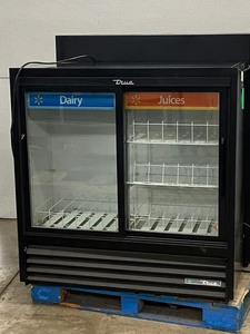lot 7 image: True Beverage Cooler