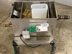 lot 30 image: Goslyn Grase Extractor