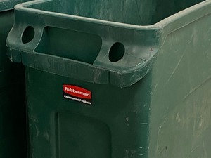 lot 39 image: Lot Of (2) Rubbermaid Trash Cans
