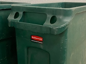 lot 40 image: Lot Of (2) Rubbermaid Trash Cans