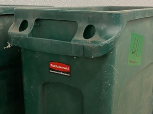 lot 41 image: Lot Of (2) Rubbermaid Trash Cans