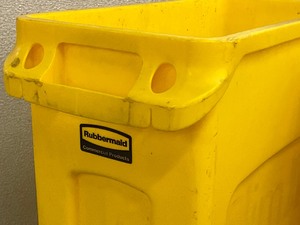 lot 43 image: Lot Of (2) Rubbermaid Trash Cans
