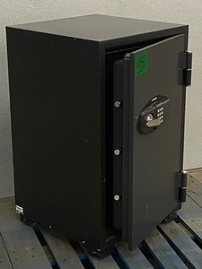 lot 45 image: Sentry Floor Safe