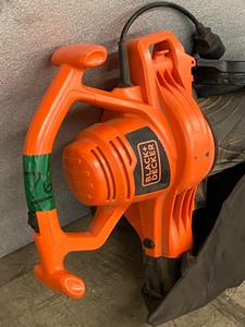 lot 76 image: Black & Decker Electric BlowerVac