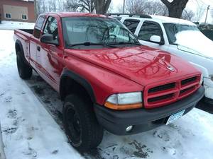 lot 12 image: 2003 Dodge Dakota 4x4