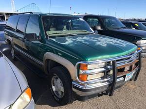 lot 20 image: 1999 Chevrolet Suburban LT 4x4