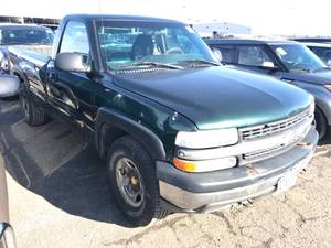 lot 21 image: 2001 Chevrolet Silverado LS 4x4