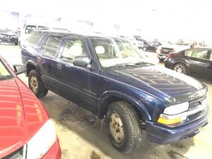 lot 25 image: 2000 Chevrolet TrailBlazer 4x4