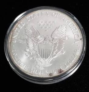 lot 33 image: 1995 AMERICAN SILVER EAGLE 1 TROY OZ. .999 FINE SILVER IN AIRTITE