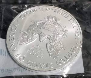 lot 56 image: 2017 AMERICAN SILVER EAGLE 1 TROY OZ. .999 FINE SILVER DOLLAR