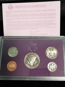 lot 19-A image: 1992 US PROOF SET IN ORIGINAL PACKAGING