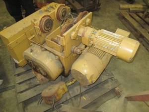 Detroit 3 ton hoist.  Works but mak...