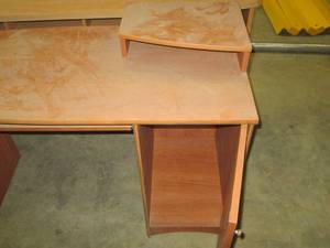 Desk witrh shelves...