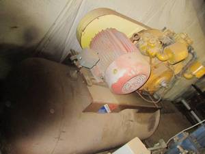 Gray air compressor, needs cranksha...
