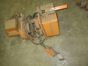 1 Tom motorized trollet...