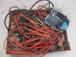 lot 15 image: electric cords