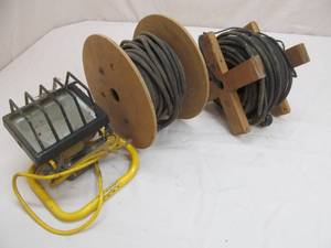 lot 20 image: light, extension cords