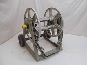 lot 25 image: Suncast hose reel