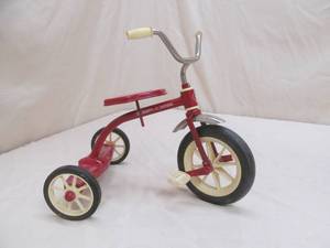lot 29 image: Radio Flyer trike