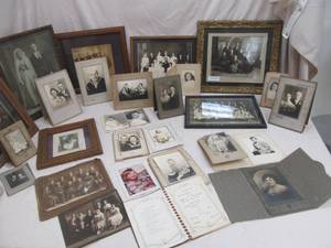 lot 30 image: Vintage Black and White photos