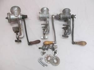 lot 74 image: Food choppers
