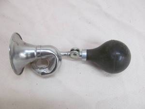 lot 133 image: horn