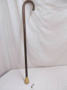 lot 135 image: vintage wood cane
