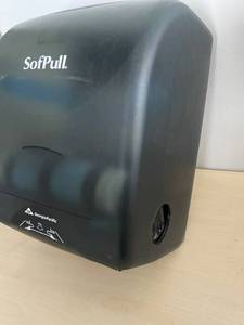 Paper towel dispenser