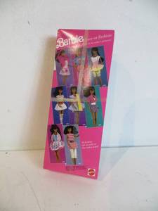 lot 7 image: VINTAGE 1989 My First Barbie Doll