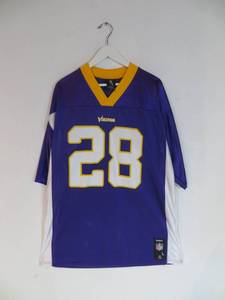 lot 29 image: Minnesota Vikings Adrian Peterson (#28) Jersey (size large)