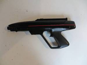 lot 40 image: VINTAGE 1986 Worlds of Wonder Laser Tag Gun