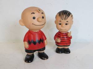 lot 45 image: VINTAGE Peanuts Figures