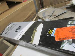 lot 5 image: Metalux 4 ft. 39-Watt White Integra...
