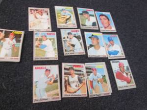 lot 102 image: 25 1979 Topps Baseball Cards...