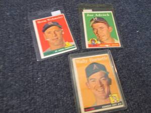 lot 105 image: 3 1958 Topps Baseball Cards...