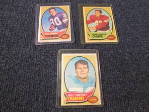 lot 111 image: 3 1970 Topps Football Cards...