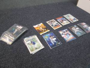 lot 122 image: 30 Baseball Star Cards...