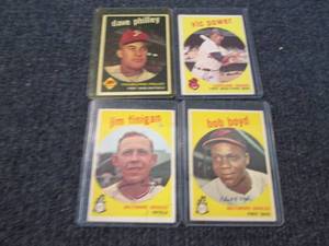 lot 136 image: 4 1959 Topps Baseball Cards...