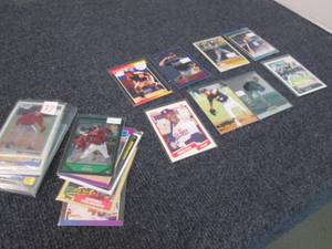 lot 137 image: 30 Baseball Rookie Cards...