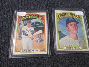 lot 159 image: 2 1972 Topps Baseball Cards...
