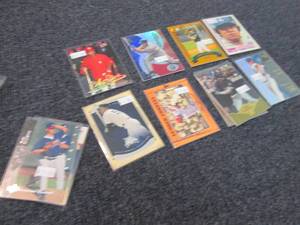 lot 172 image: 25 Baseball Stars Cards...