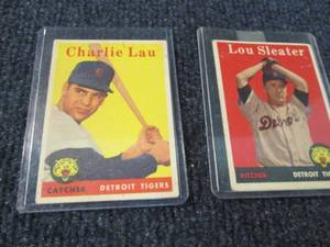 lot 226 image: 2 1958 Topps Baseball Cards...