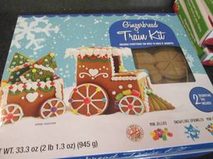 lot 70 image: 3 Gingerbread Train Kits ZZ2...
