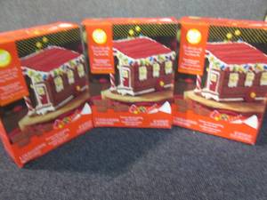 lot 77 image: 3 Wilton Tiny House Kits ZZ2...