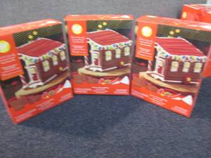 lot 83 image: 3 Wilton Tiny House Kits ZZ2...